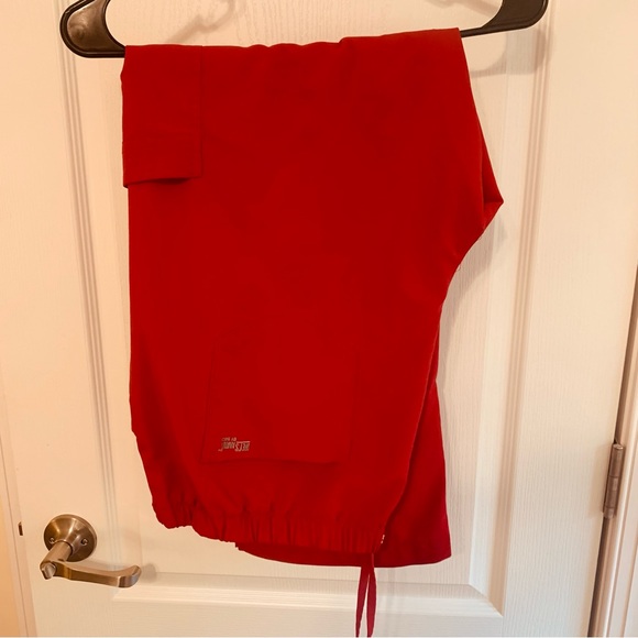 Grey’s Anatomy’s By Barco Woman’s Red Scrubs Set Top Size 2XL Pant Size XL - Picture 4 of 6